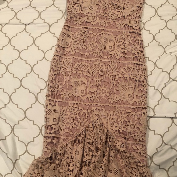 Missguided Pink Lace Fishtail Maxi Dress - Picture 6 of 8